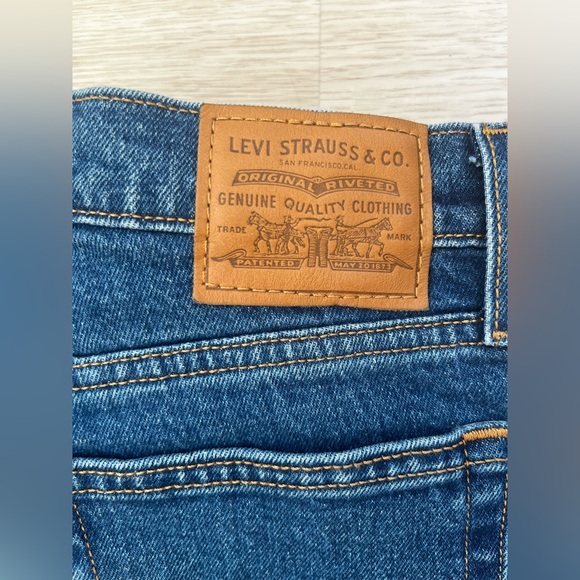 Levi’s Wedgie dark wash jeans, nearly new - Picture 3 of 6